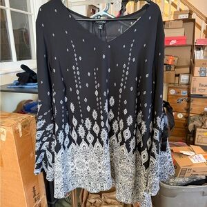 1/2 off bundles 3+ Roz & Ali Black and White Patterned bell sleeved bow blouse